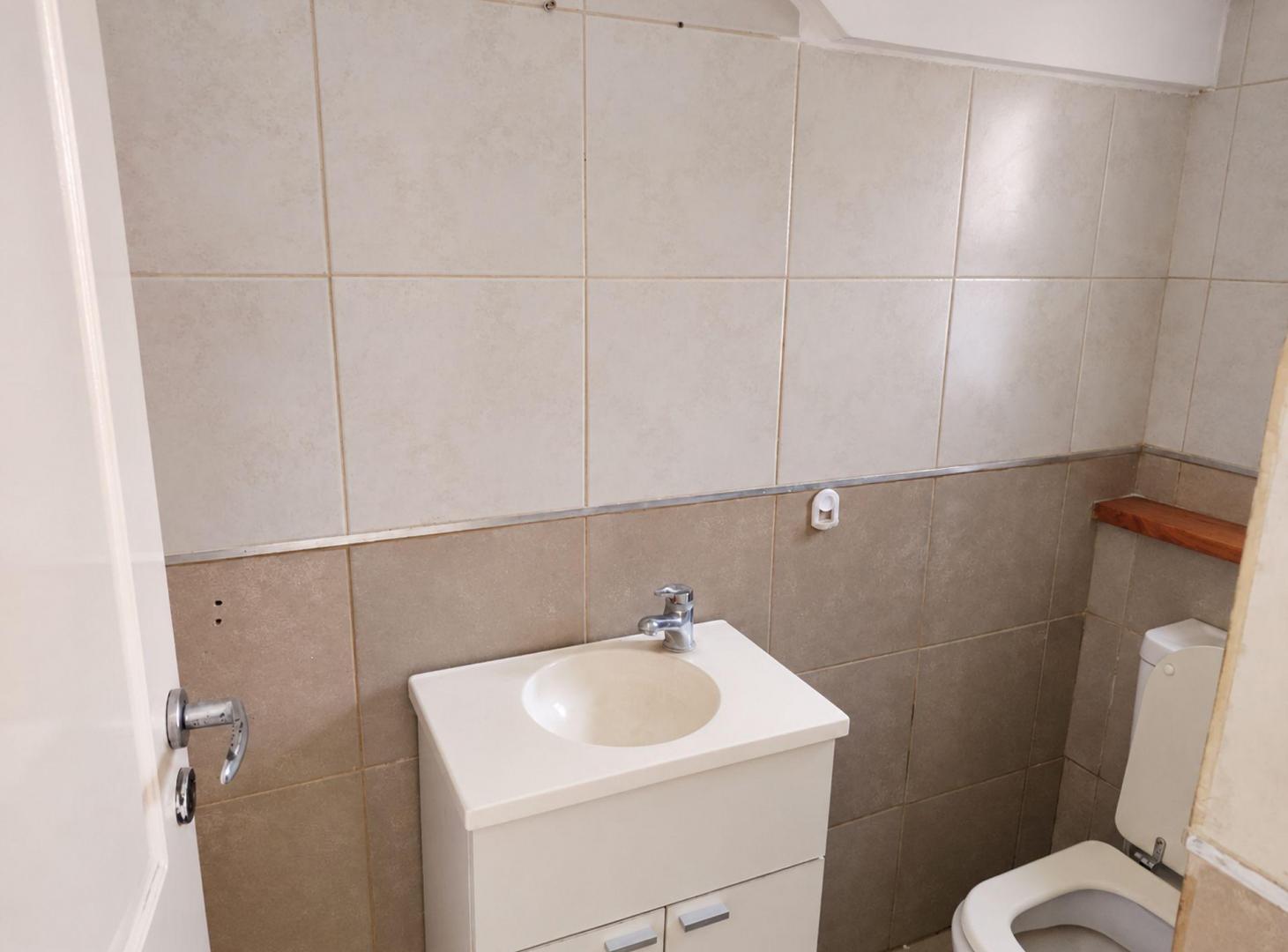 Foto de EN VENTA CASA 3 AMB BARRIO LOS ROBLES APTA CRÈDITO, imagen 4