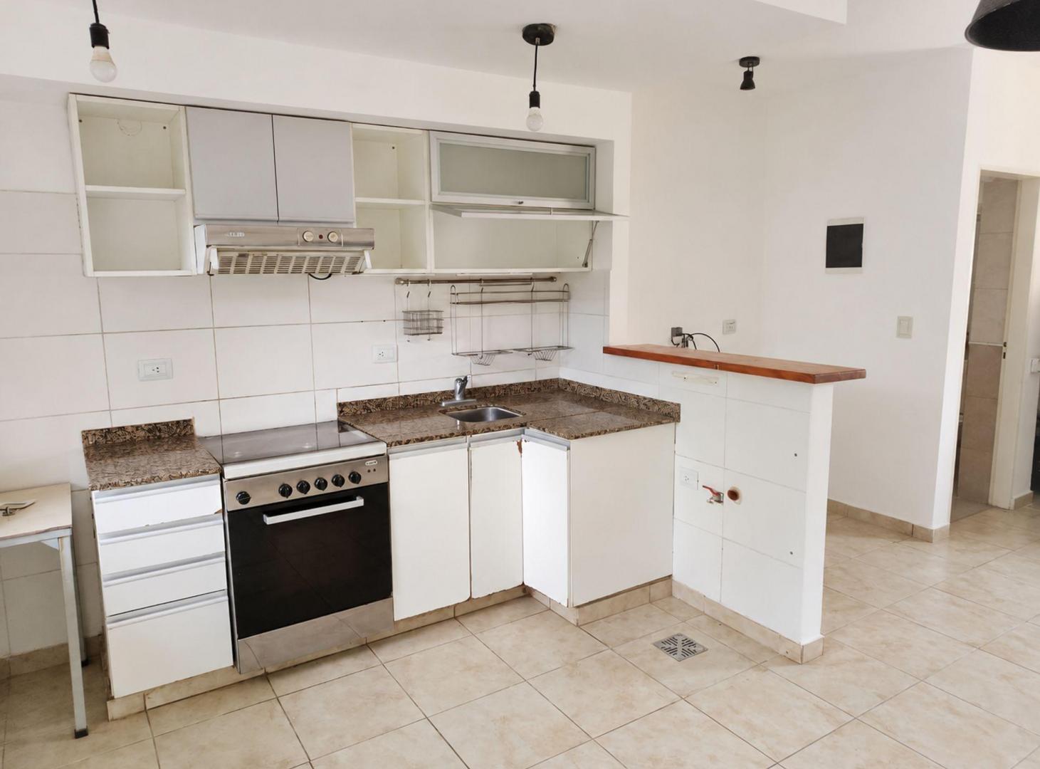 Foto de EN VENTA CASA 3 AMB BARRIO LOS ROBLES APTA CRÈDITO, imagen 1