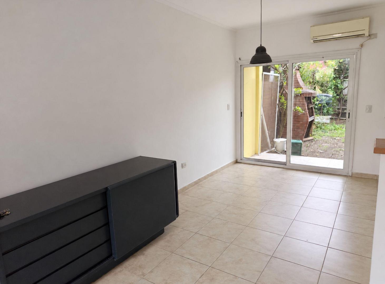 Foto de EN VENTA CASA 3 AMB BARRIO LOS ROBLES APTA CRÈDITO, imagen 3