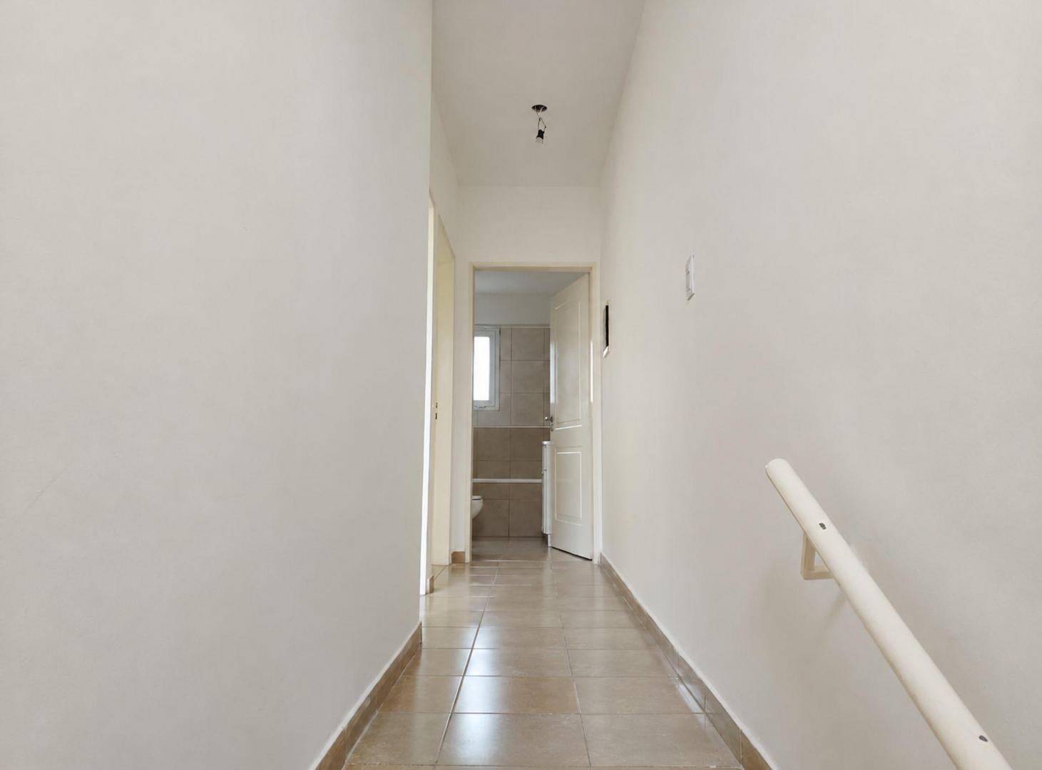 Foto de EN VENTA CASA 3 AMB BARRIO LOS ROBLES APTA CRÈDITO, imagen 5