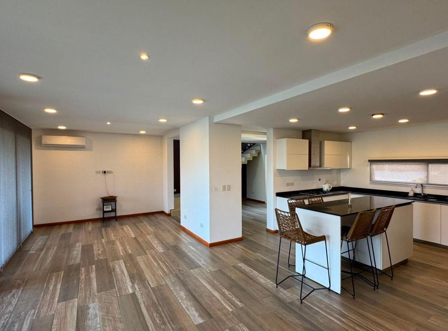 Foto de CASA 5 AMBIENTES EN ALQUILER EN TERRALAGOS, imagen 4