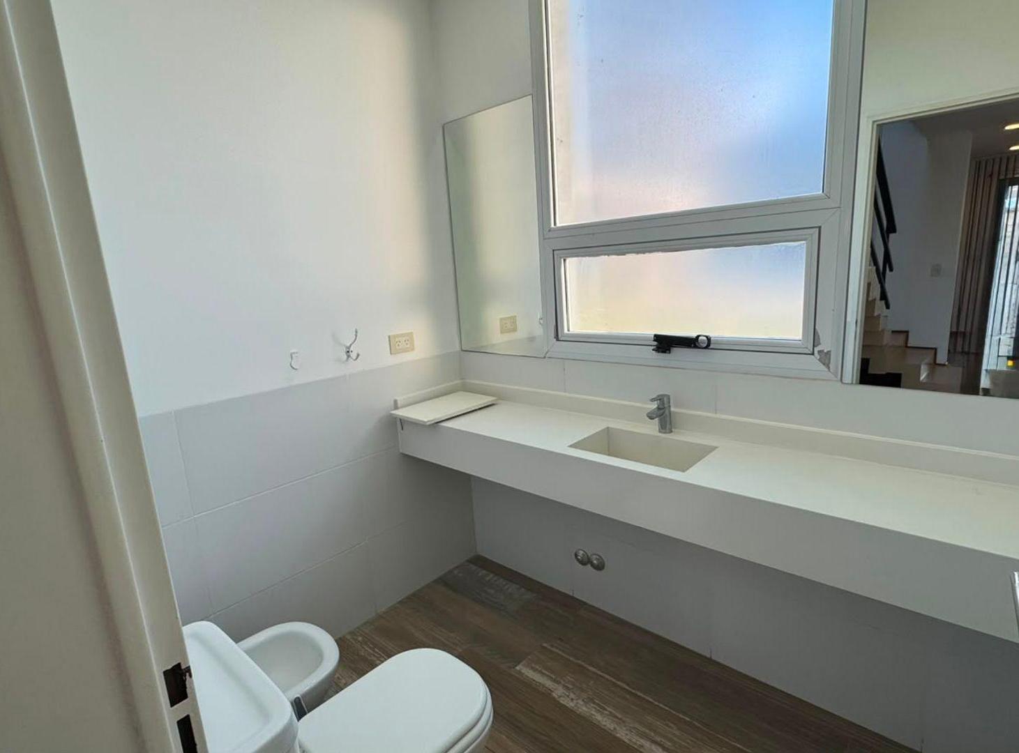 Foto de CASA 5 AMBIENTES EN ALQUILER EN TERRALAGOS, imagen 3