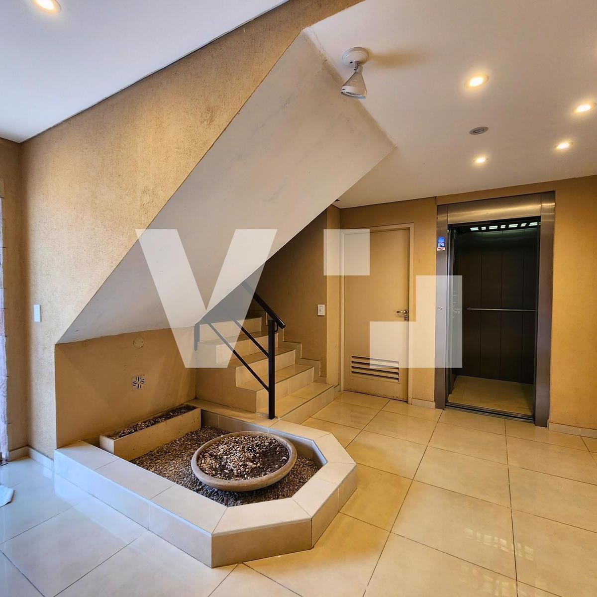 Departamento en Venta, 2 Ambientes con Cochera. 4