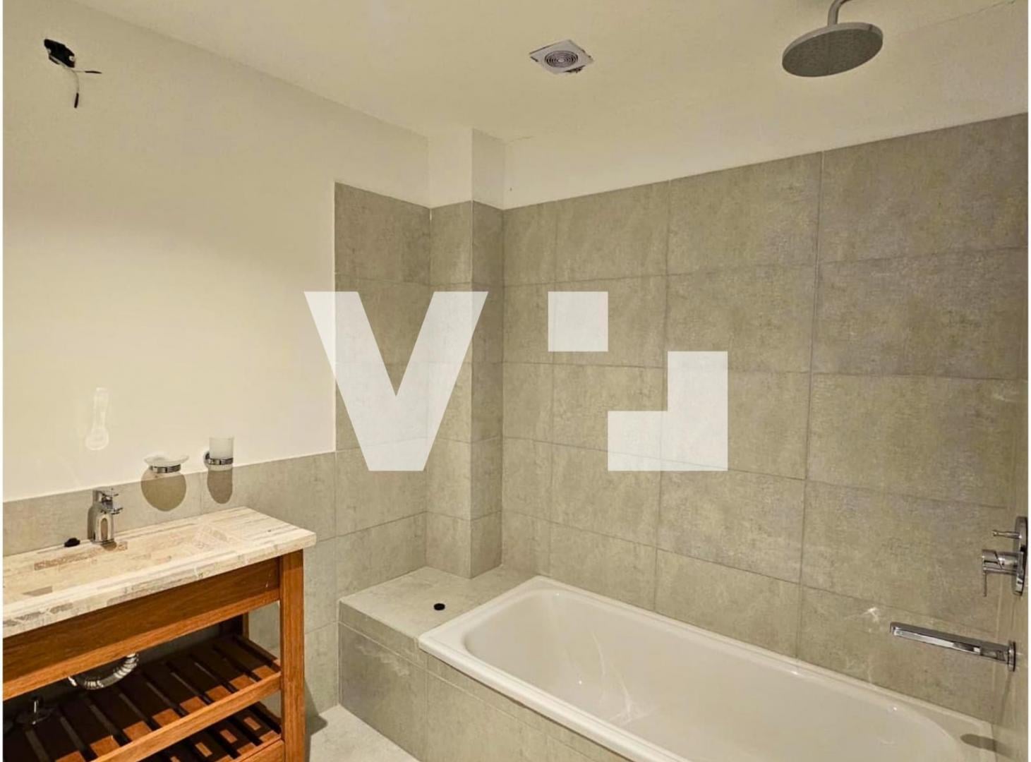 Departamento 2 ambientes en 3er piso, En Venta.