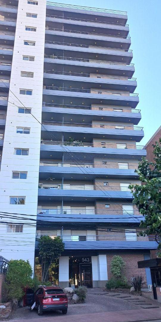 EXCELENTE DEPARTAMENTO 3 AMBIENTES CON COCHERA, EN EDIFICIO DE CATEGORIA. SARMIENTO N° 543, TIGRE.-