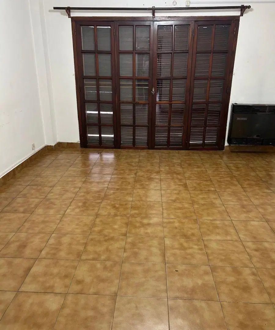 P.H. 2 AMB. PLANTA ALTA FRENTE. Av. AVELLANEDA N° 3085, VIRREYES.- 2
