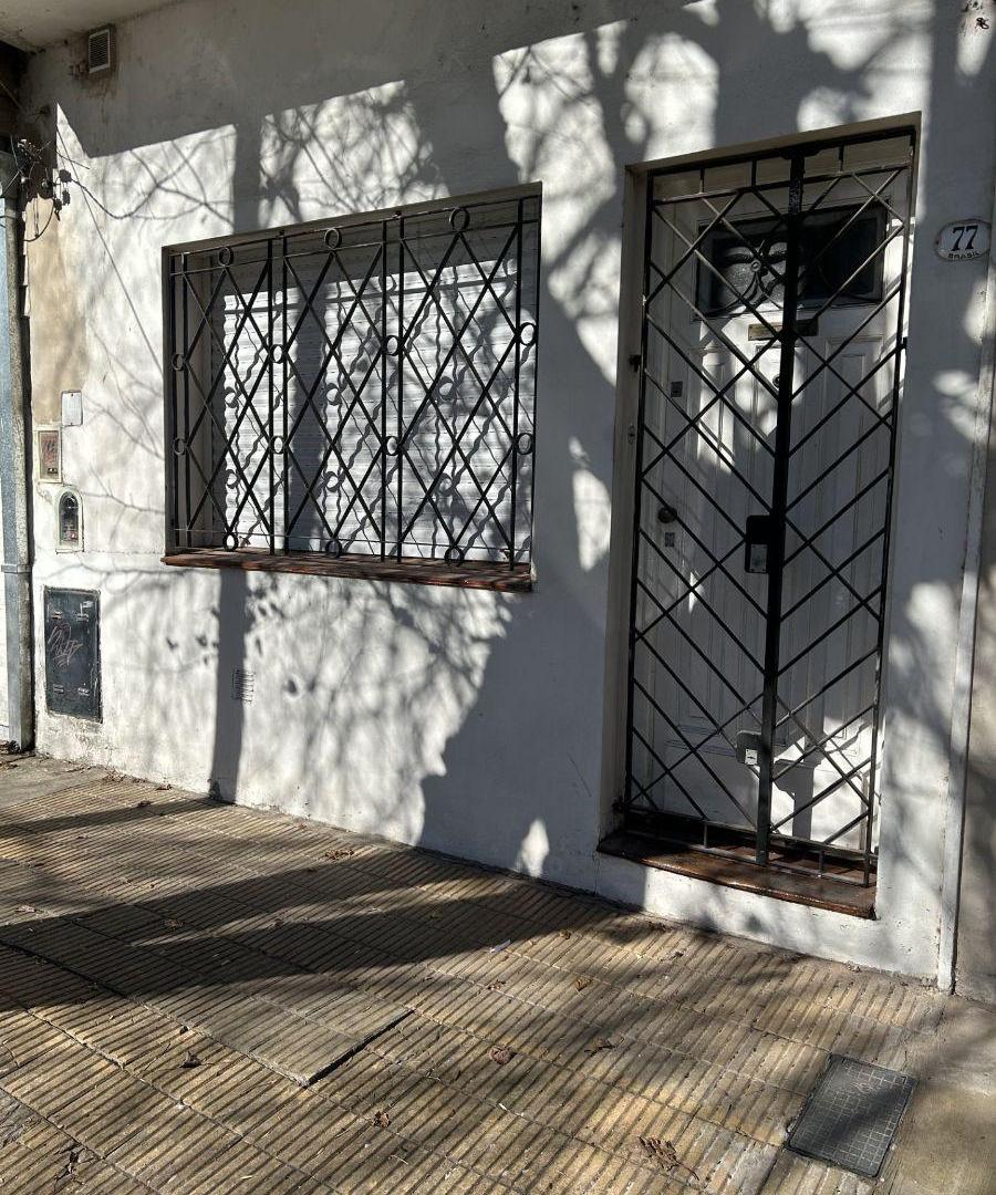 P.H. 2 AMBIENTES PLANTA BAJA AL FRENTE, BRASIL N ° 77, BECCAR.-