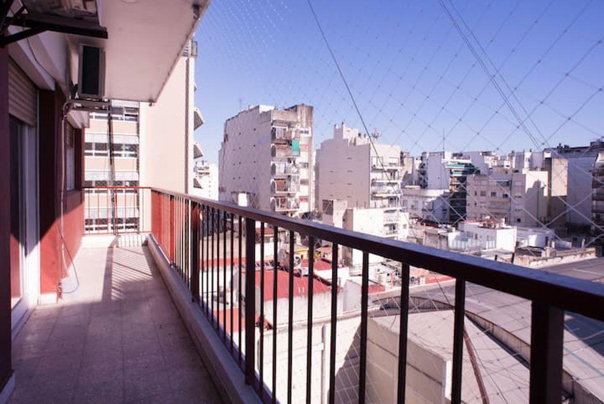 Departamento en venta en San Nicolás
4 ambientes hecho 3, con balcón corrido al contrafrente.