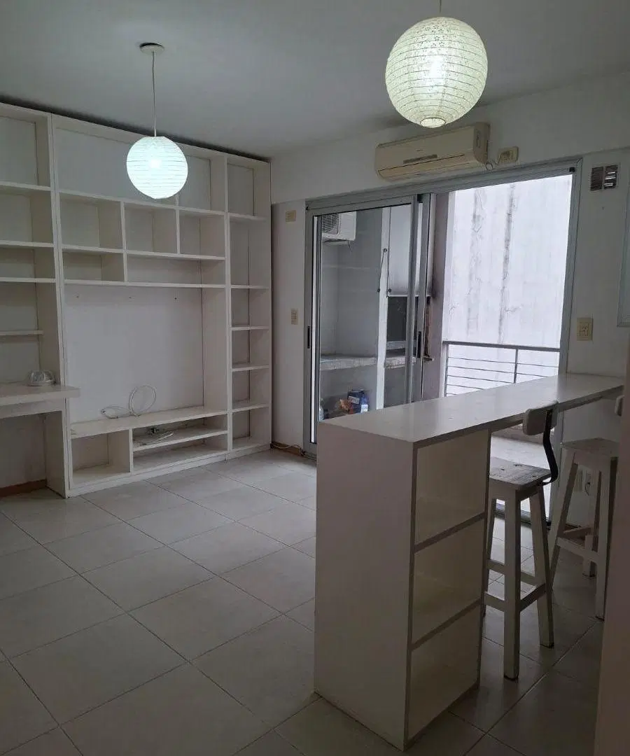 2 ambientes al contrafrente con cochera. Balcón corrido con parrilla. Baño y toilette. 5