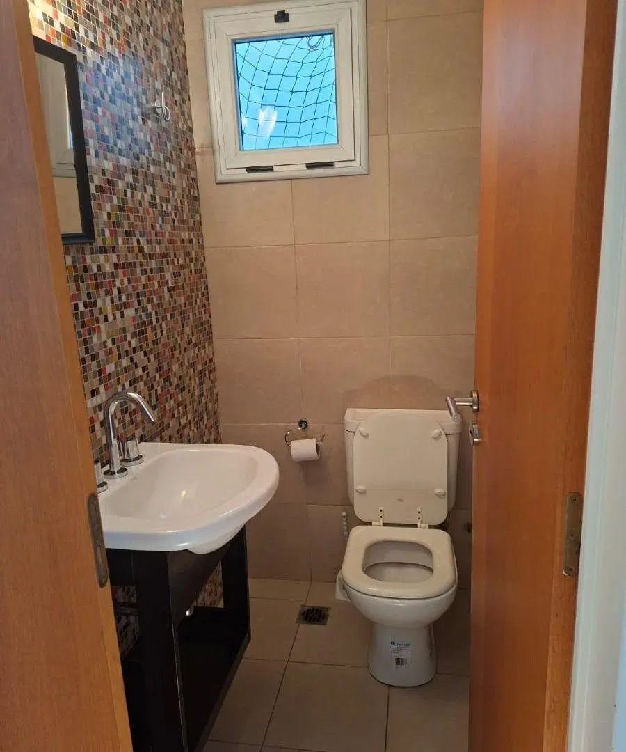 2 ambientes al contrafrente con cochera. Balcón corrido con parrilla. Baño y toilette. 3