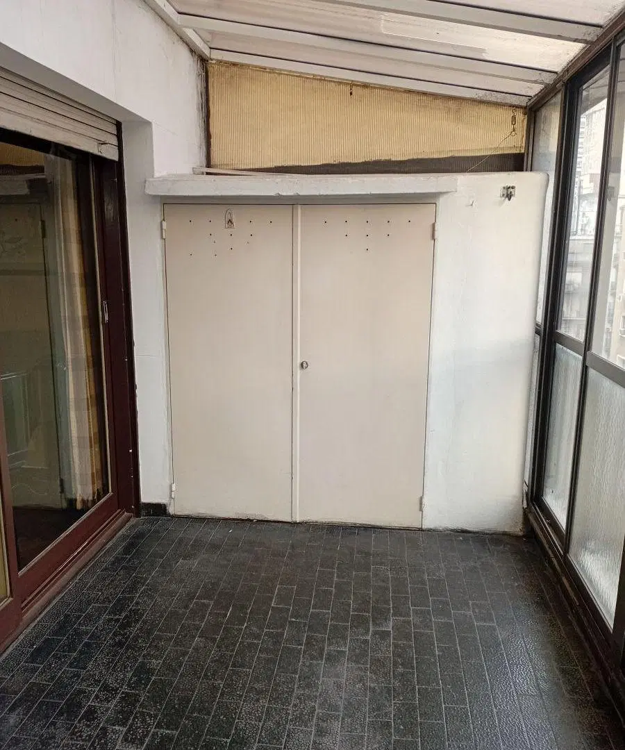3 ambientes en piso 8º, al frente con balcón terraza. Excelente ubicación en Alto Palermo. Baulera 4