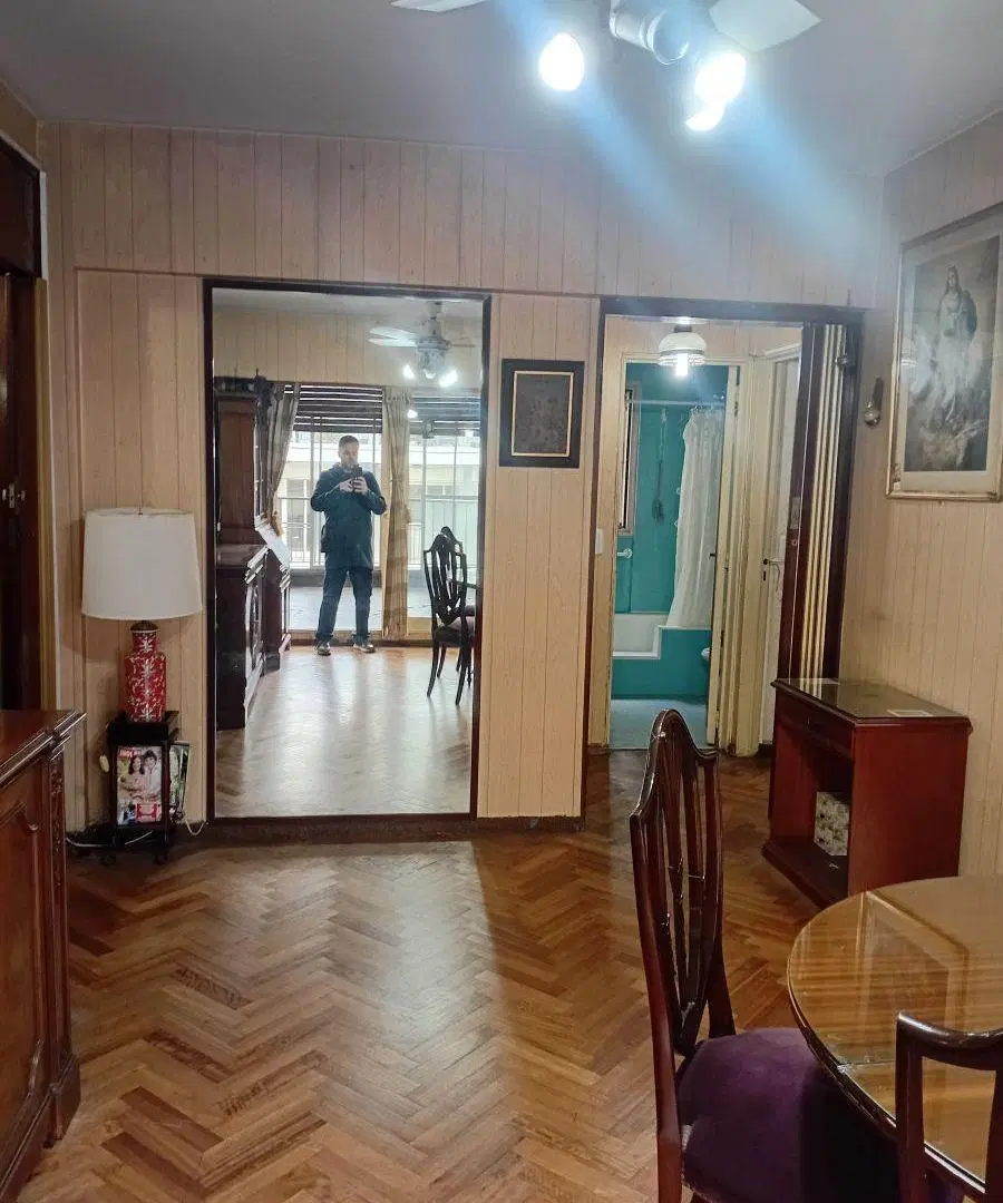 3 ambientes en piso 8º, al frente con balcón terraza. Excelente ubicación en Alto Palermo. Baulera 3
