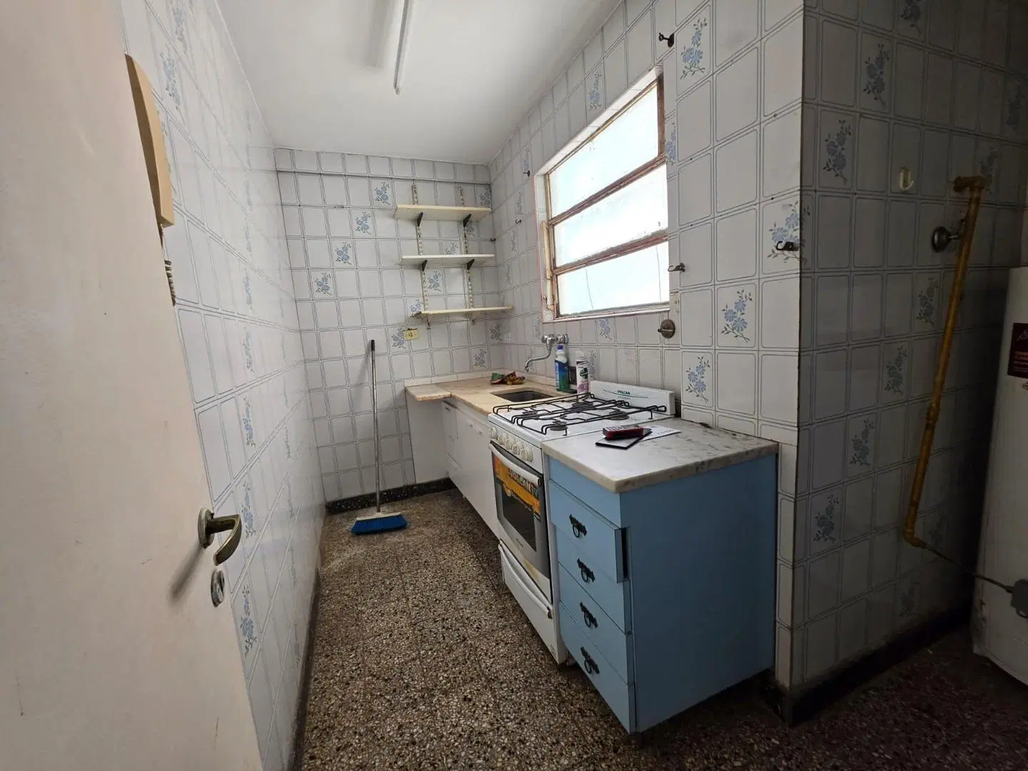 DEPARTAMENTO 2 AMBIENTES AMPLIOS . MUY BUENA UBICACION 2
