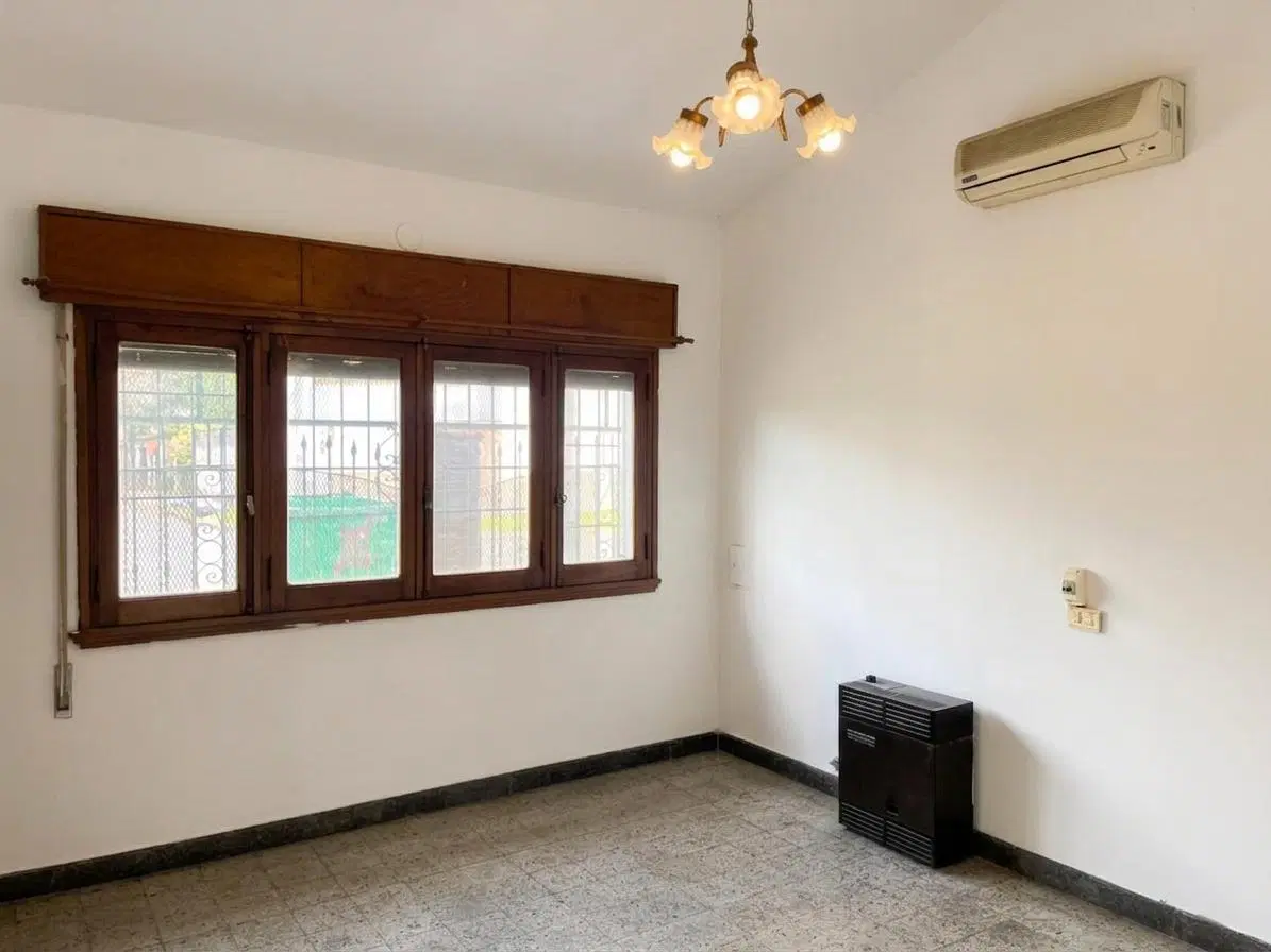Casa de 3 dormitorios   patio y cochera en Zona Sur - En Alquiler - $ 980.000 4