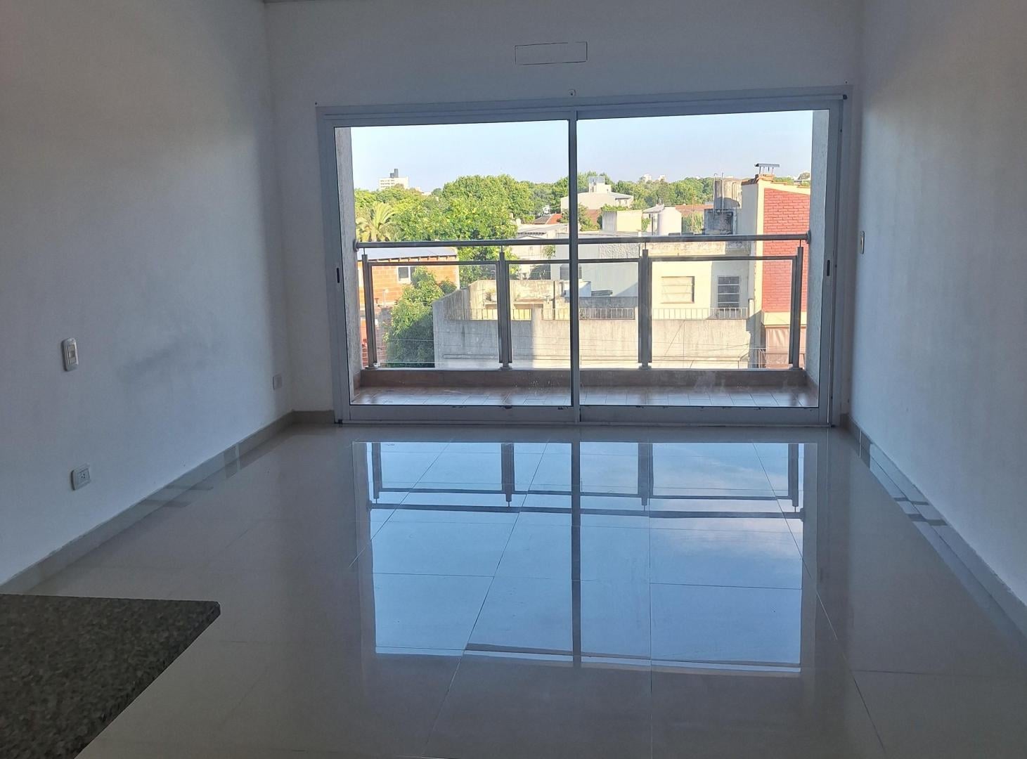 ALQUILA 1 AMBIENTE CON BALCON