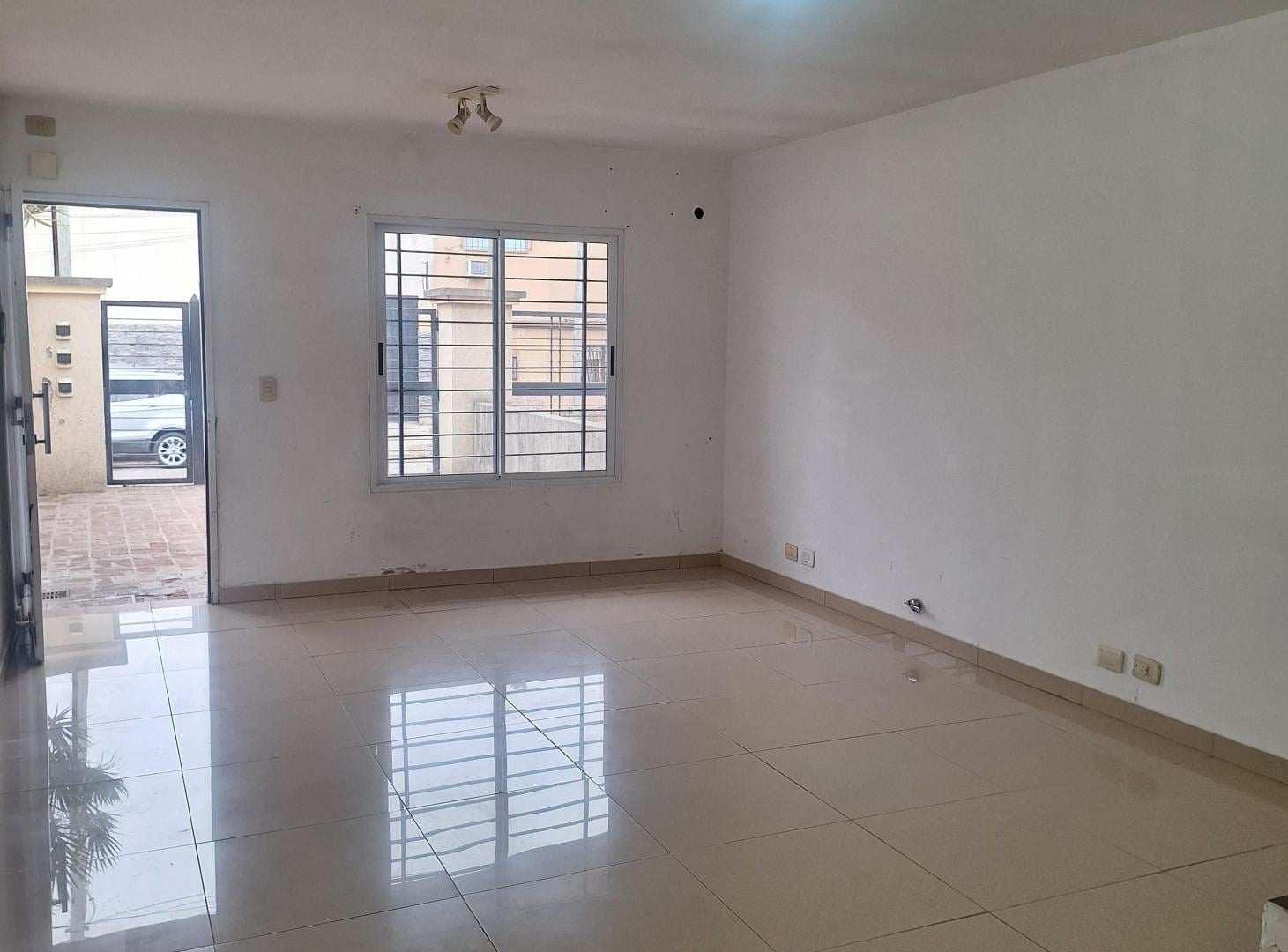Alquiler duplex 3 ambientes con cochera CHILAVERT