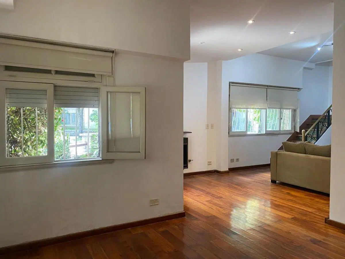 Casa a la venta 6 ambientes con cochera 2