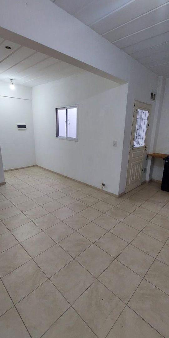 DEPARTAMENTO 2 AMBIENTES CON PATIO ALSINA 1768 CIUDADELA