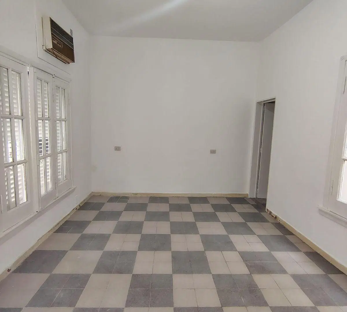 ALQUILER – MATIAS RAMOS MEJIA 1187 PB – DEPARTAMENTO 2 amb fondo con Patio y Terraza 1
