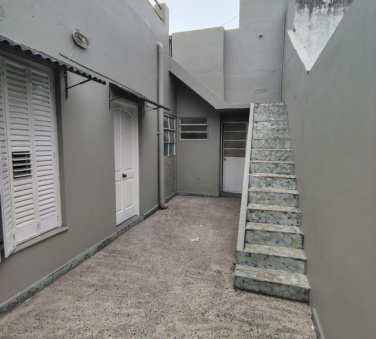 Foto de ALQUILER – MATIAS RAMOS MEJIA 1187 PB – DEPARTAMENTO 2 amb fondo con Patio y Terraza, imagen 2