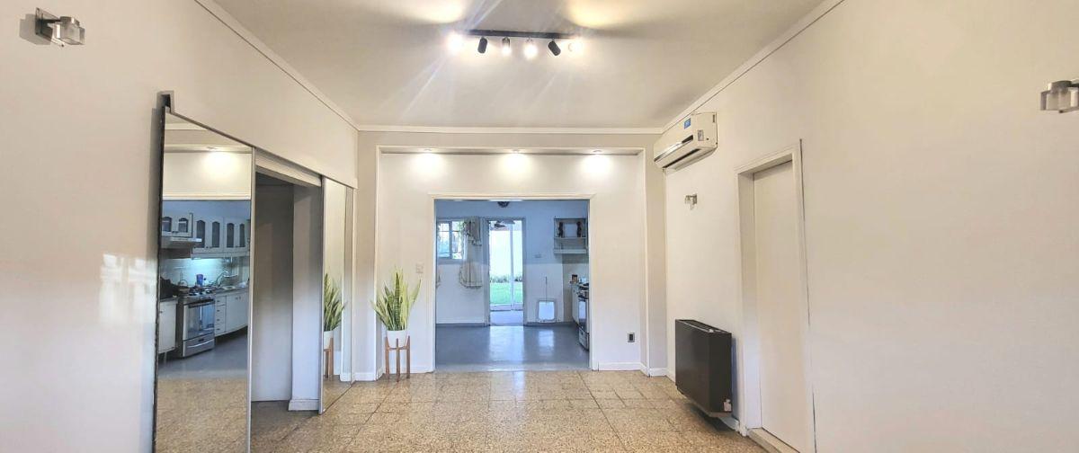 Foto de Venta - Casa Lote Propio-Ozanam 1294 - Moron Sur - 4 Amb C/amplio Parque, Cochera Desc P/varios Aut, imagen 3