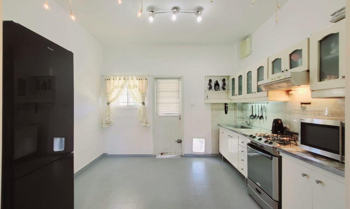 Foto de Venta - Casa Lote Propio-Ozanam 1294 - Moron Sur - 4 Amb C/amplio Parque, Cochera Desc P/varios Aut, imagen 1