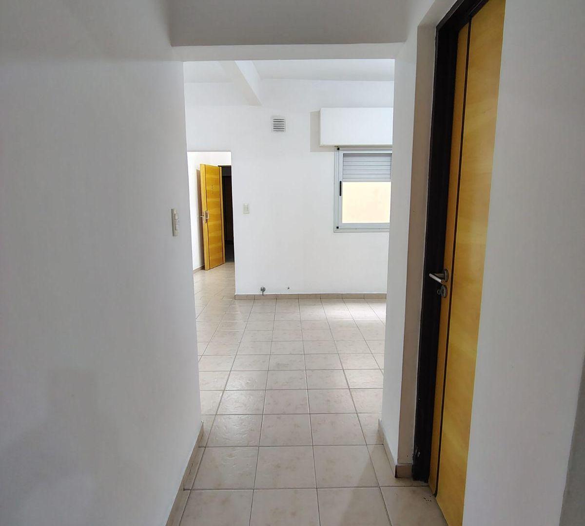 Foto de Departamento 2ambientes con Patio Av Alvear 4794 Ciudadela Tres de Febrero, imagen 1