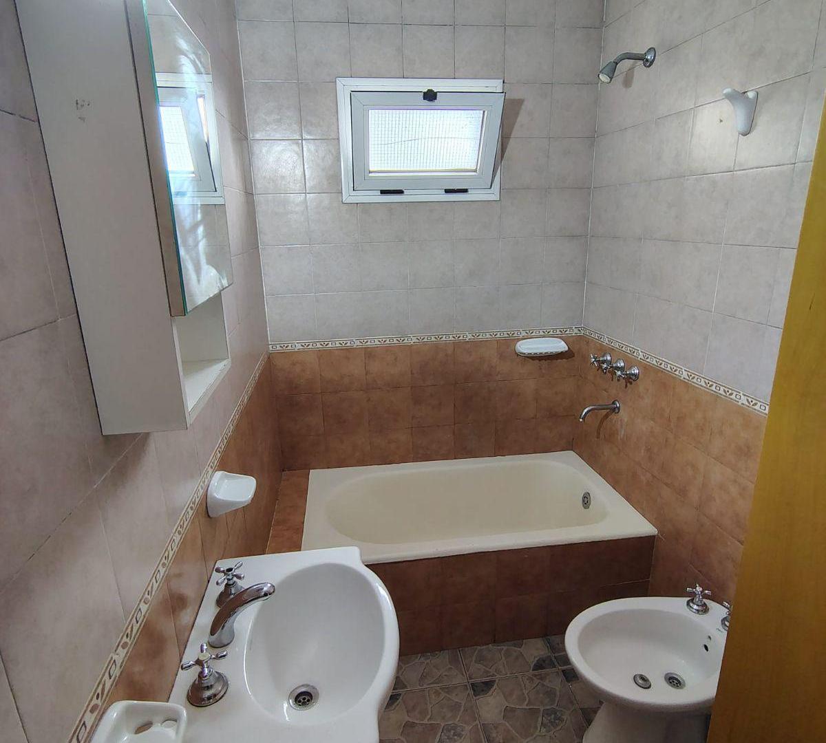 Foto de Departamento 2ambientes con Patio Av Alvear 4794 Ciudadela Tres de, imagen 5