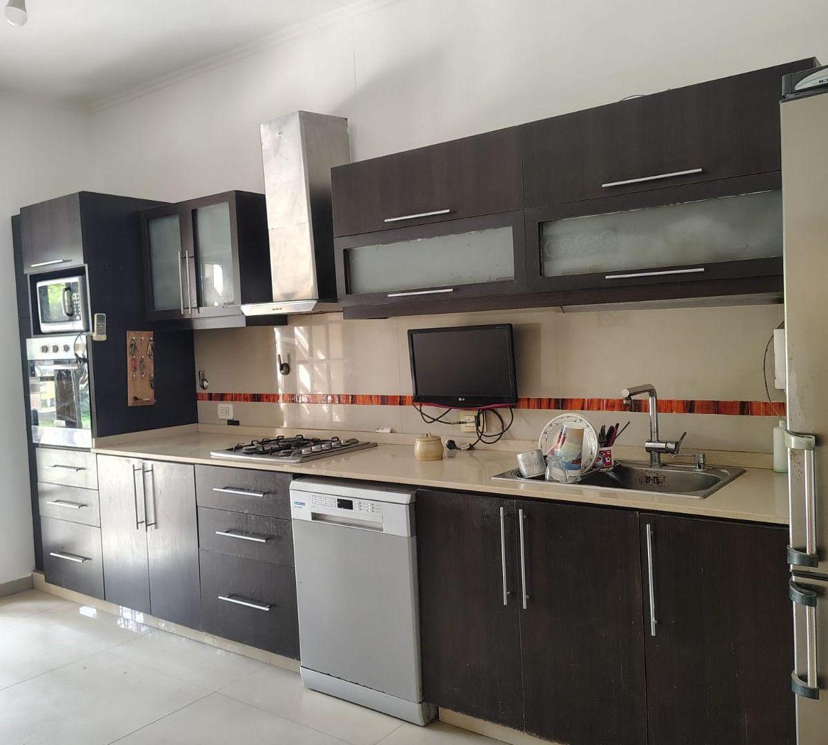 Foto de Alquiler casa 4 ambientes con cochera y quincho caferatta 4843 caseros, imagen 2