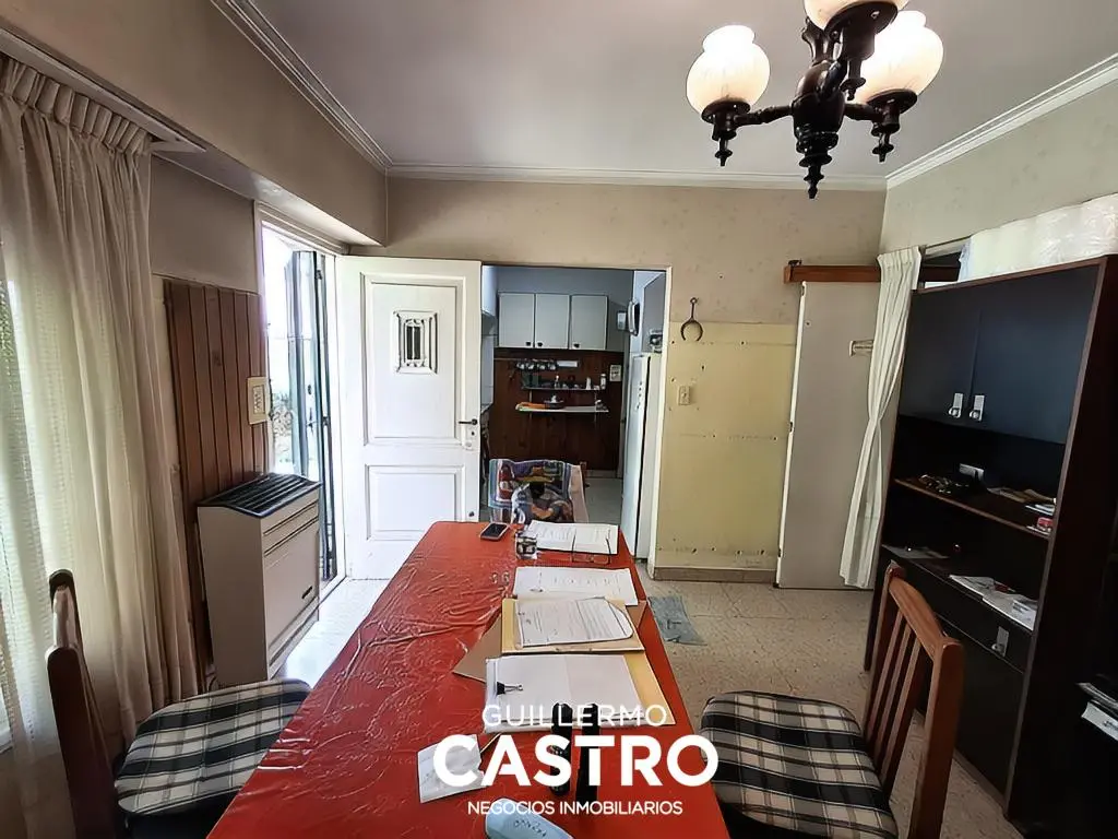 Casa 3 ambientes sobre lote de 407 m² con gran parque y potencial de ampliación. 5