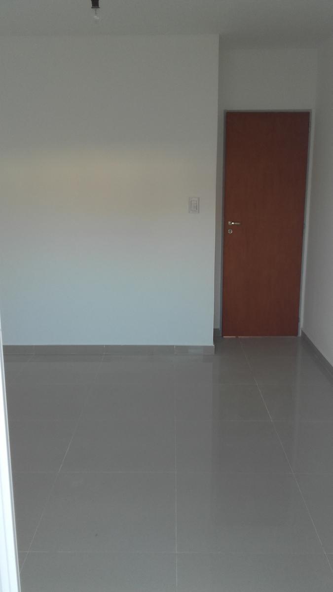 Departamento de 2 y 1/2 Amb. con Balcon 4