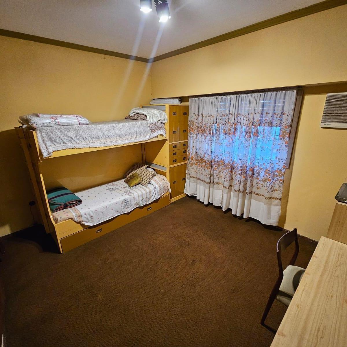 Foto de CASA 4 AMB. AMPLIOS CON FONDO, imagen 2