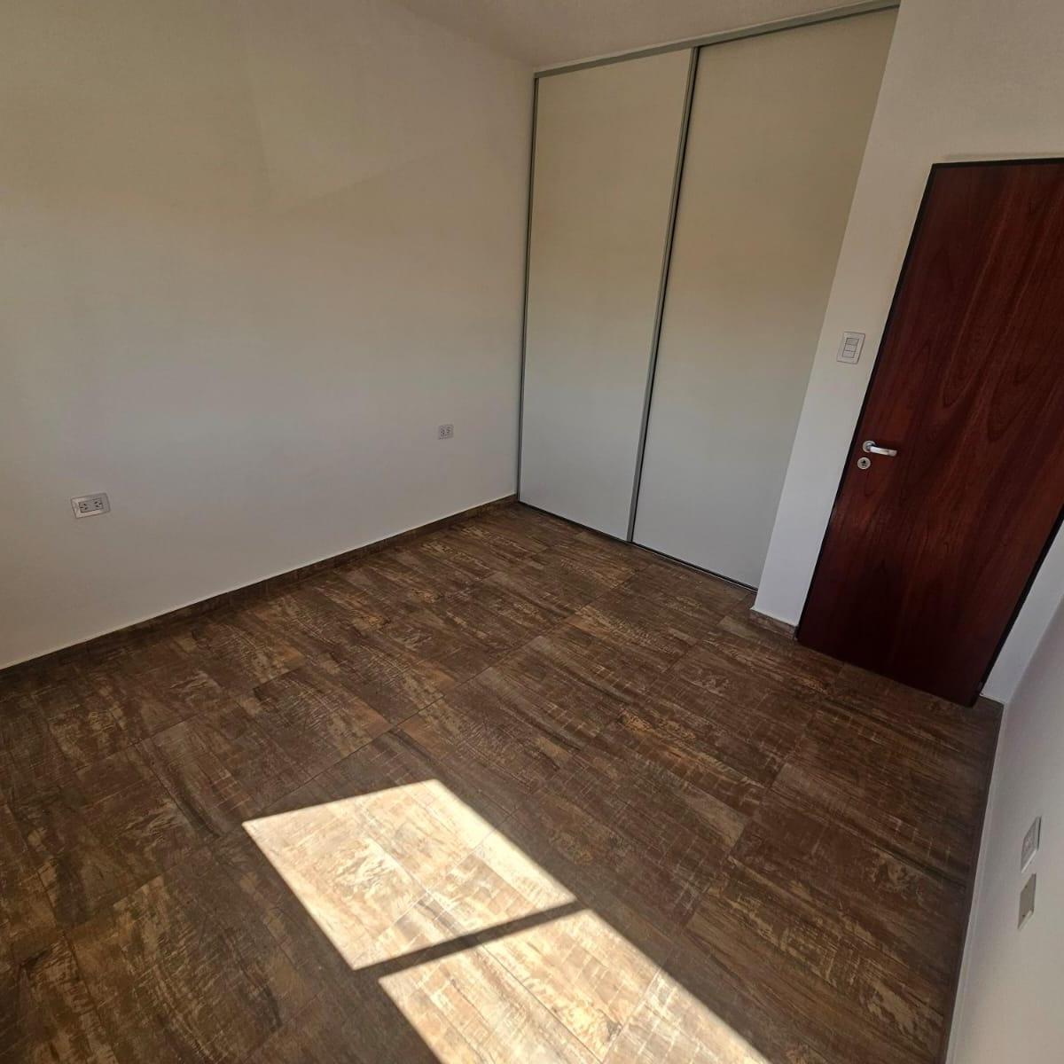 DUPLEX 4 AMB. A ESTERENAR CON PATIO Y GARAGE