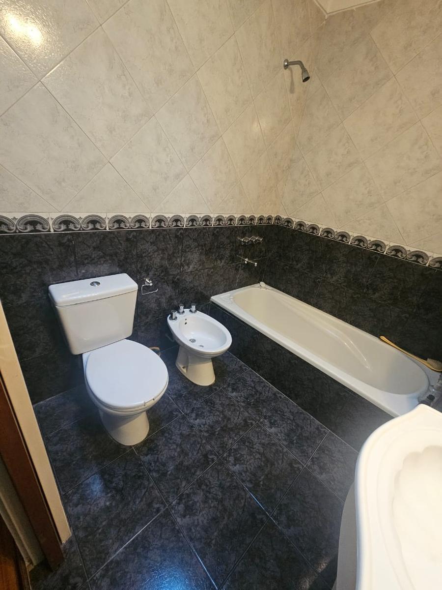 AMPLIO DUPLEX CON PARQUE Y COCHERA