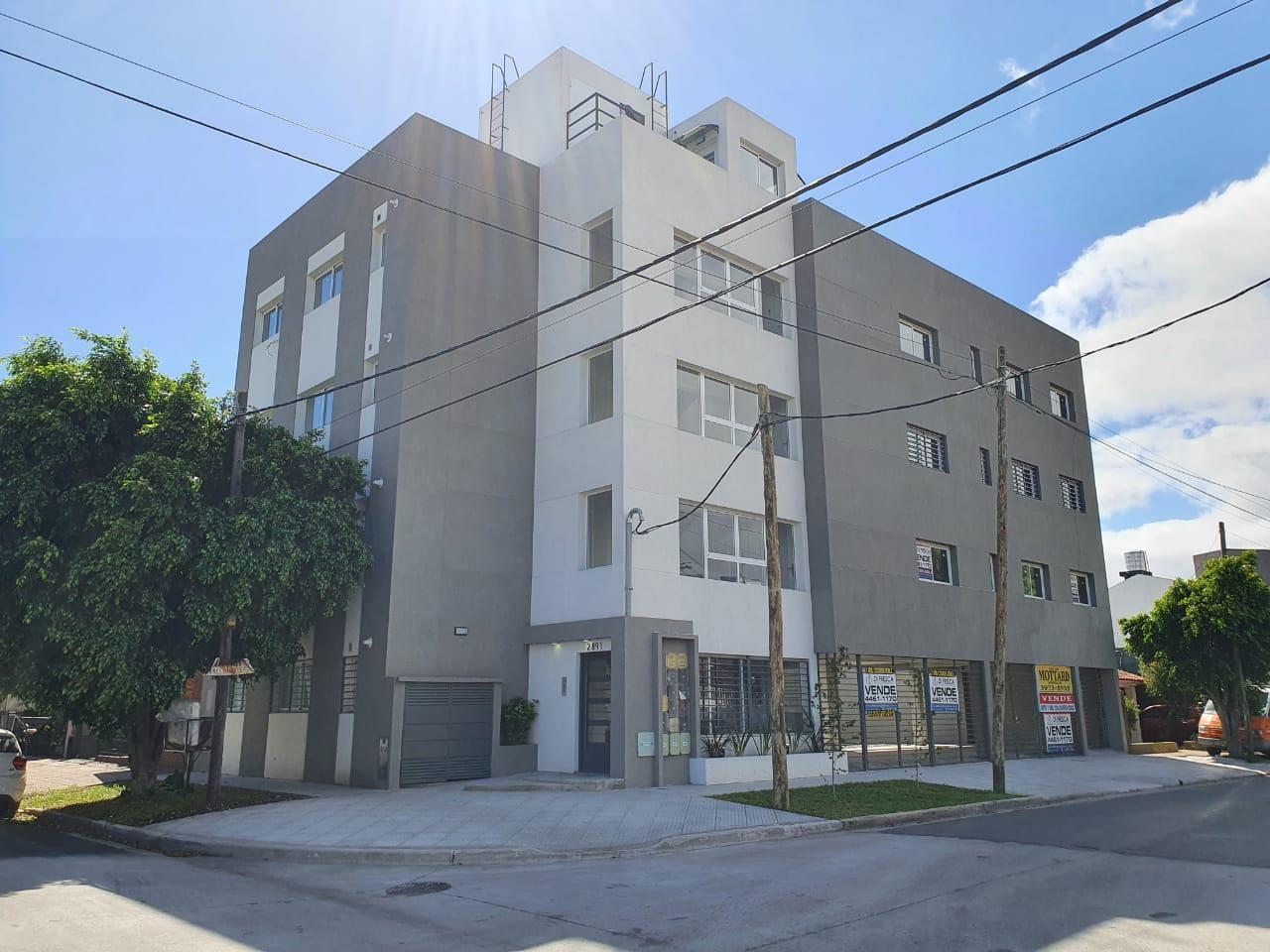 DEPARTAMENTO 3 AMB. AMPLIOS CON COCHERA
