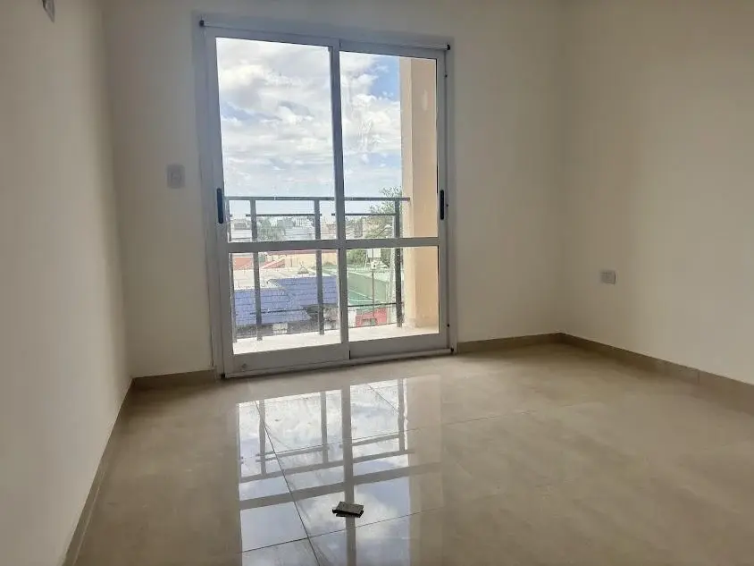 Departamento en venta 2 amb. con balcon en Villa Luzuriaga 5