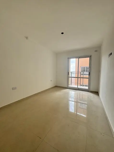 Departamento en venta 2 amb. con balcon en Villa Luzuriaga 4