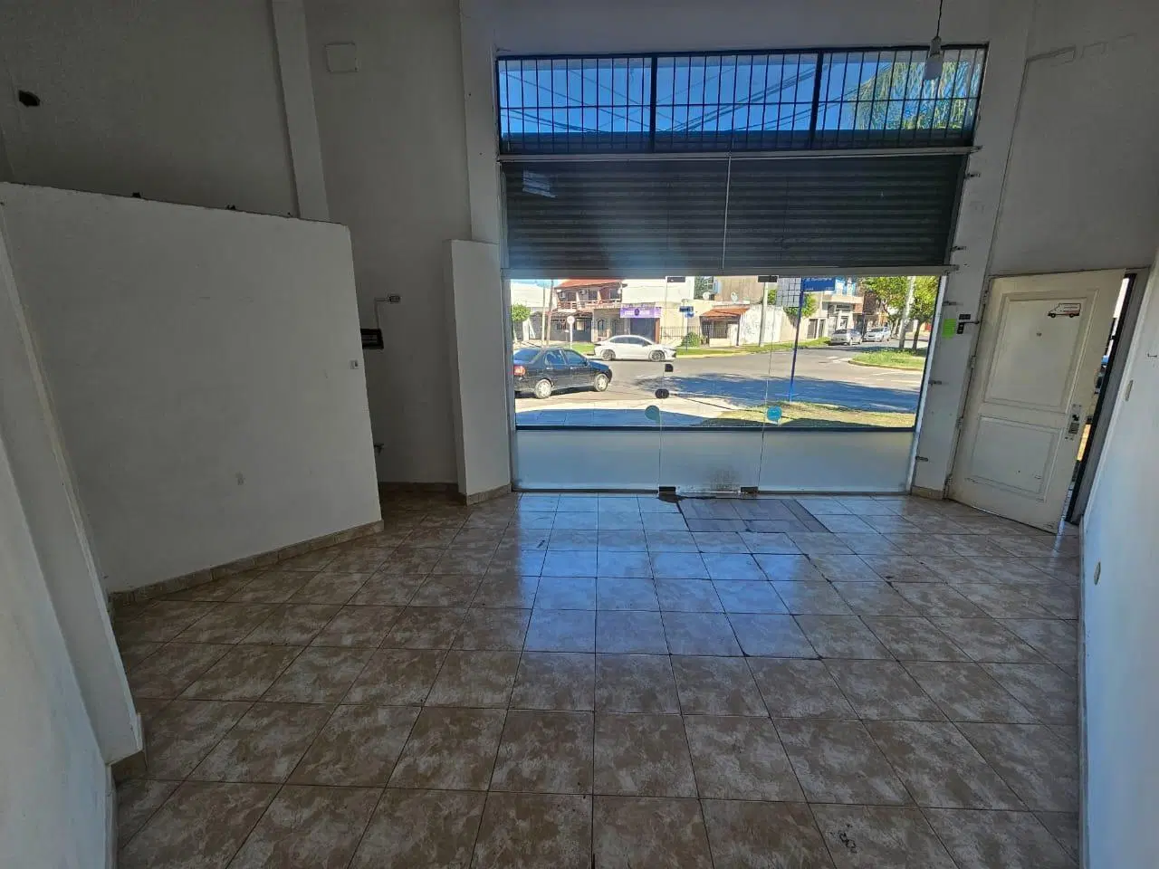 Local de 25m2 con vidriera 4