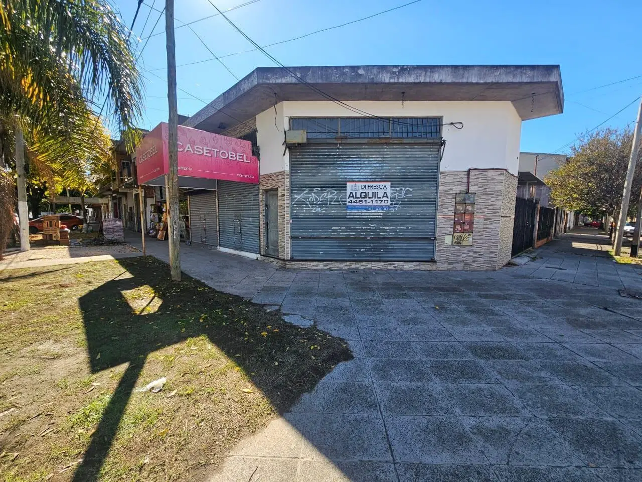 Local de 25m2 con vidriera 3