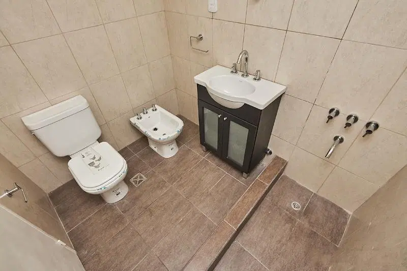 Departamento en Castelar de 4 amb. amplos con balcon excelente ubicacion 3