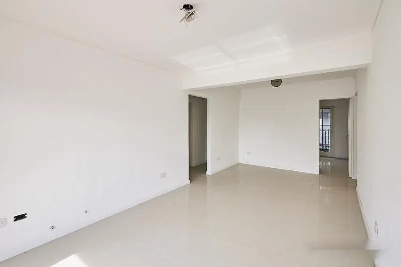 Departamento en Castelar de 4 amb. amplos con balcon excelente ubicacion 2
