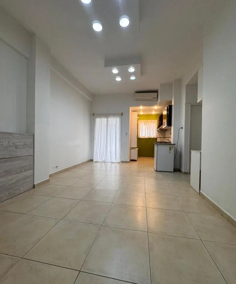 Departamento en planta baja con patio en villa luzuriaga 4