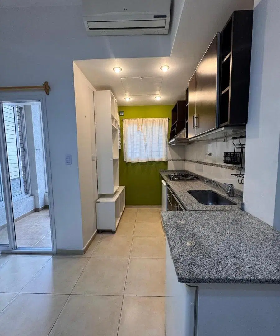 Departamento en planta baja con patio en villa luzuriaga 5