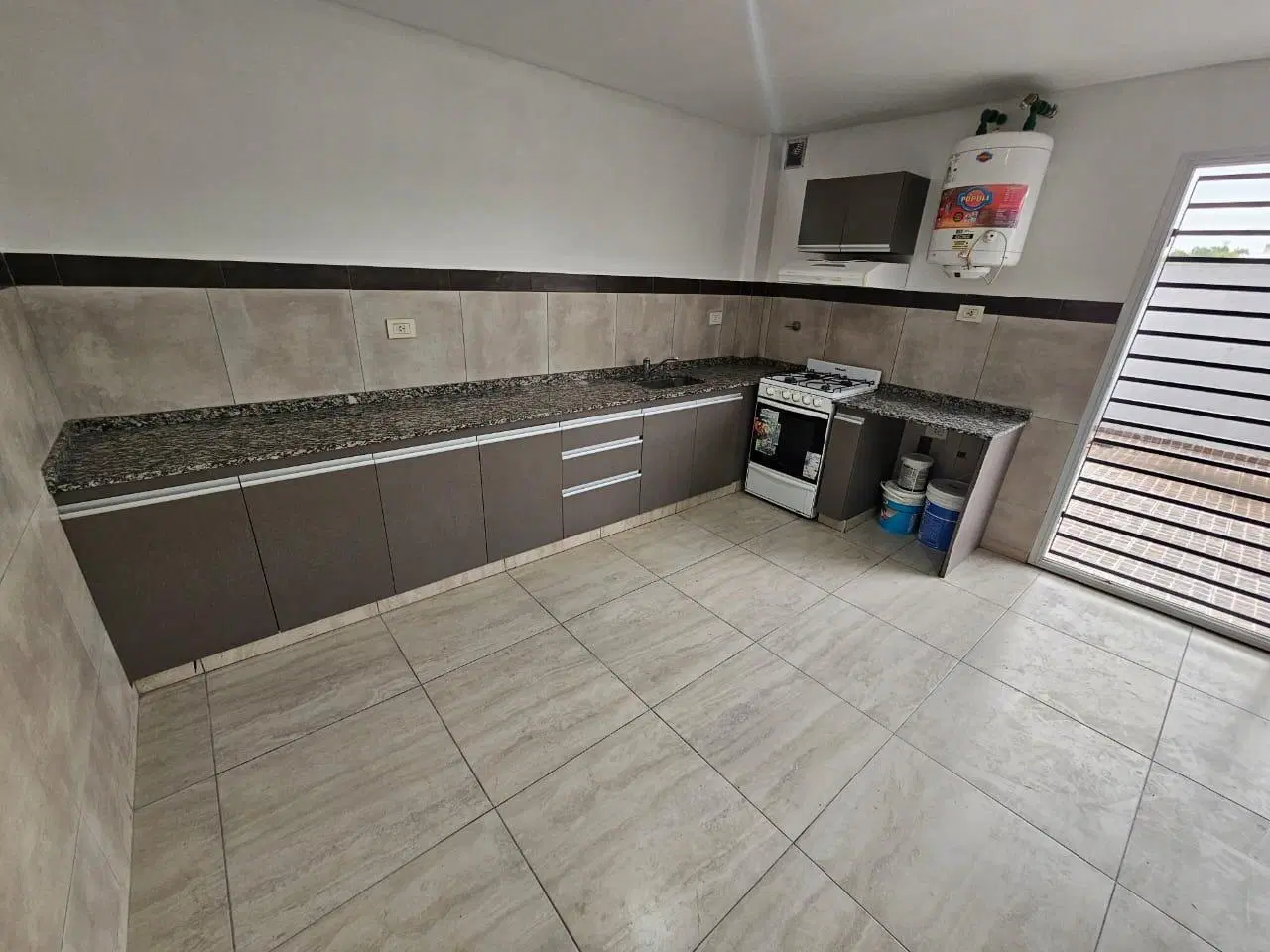DEPARTAMENTO DE 2 AMB. CMPLIOS CON AMPLIO PATIO 3