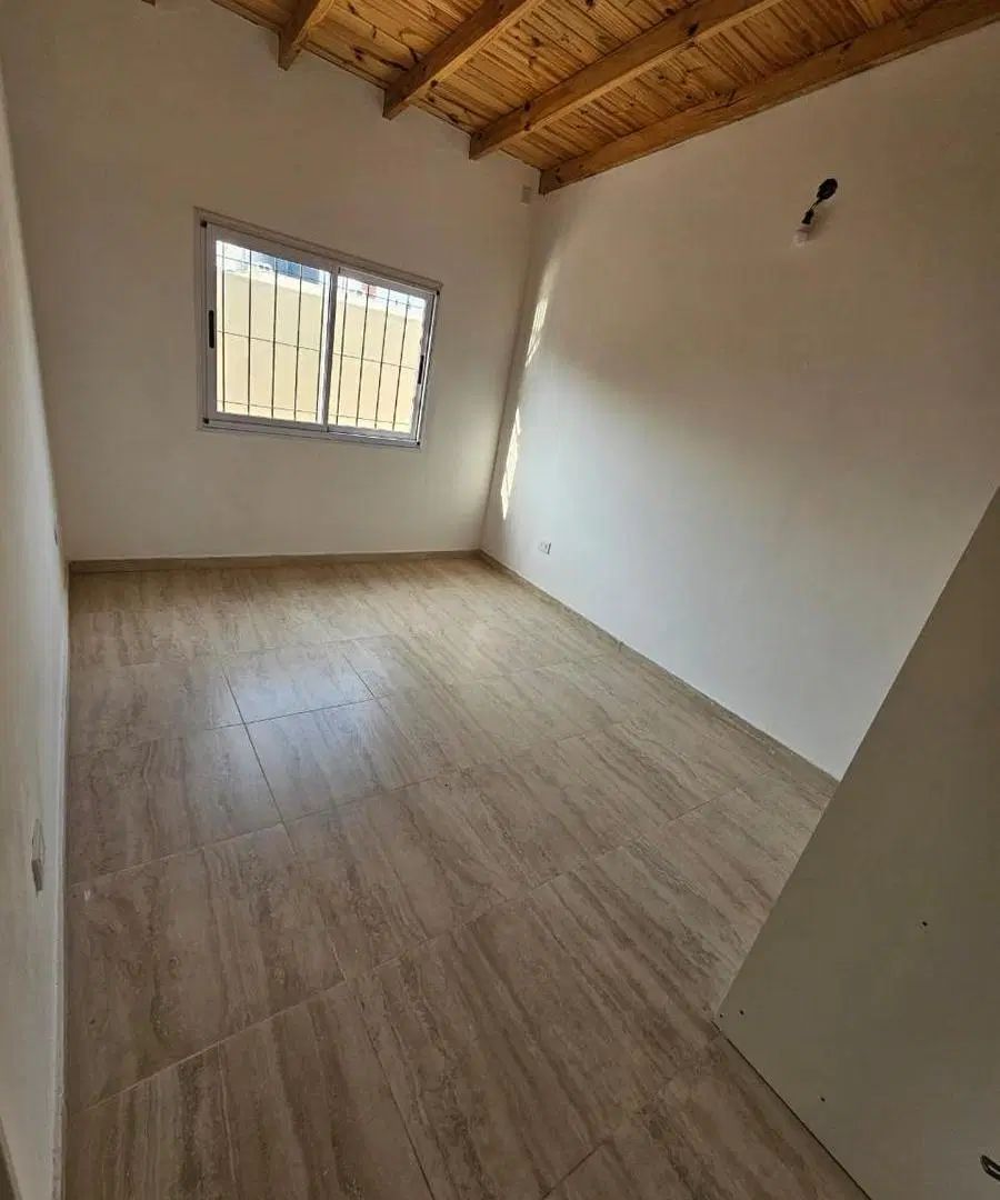 Departamento de 2 amb. a estrenar en alquiler en San Justo 5