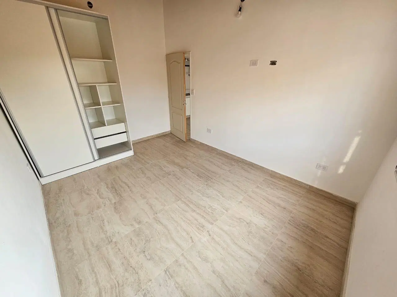 Departamento de 2 amb. a estrenar en alquiler en San Justo 3