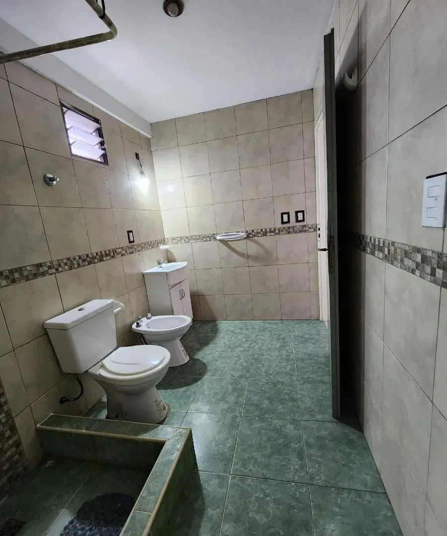 Departamento de 2 amb. amplios en San justo 5