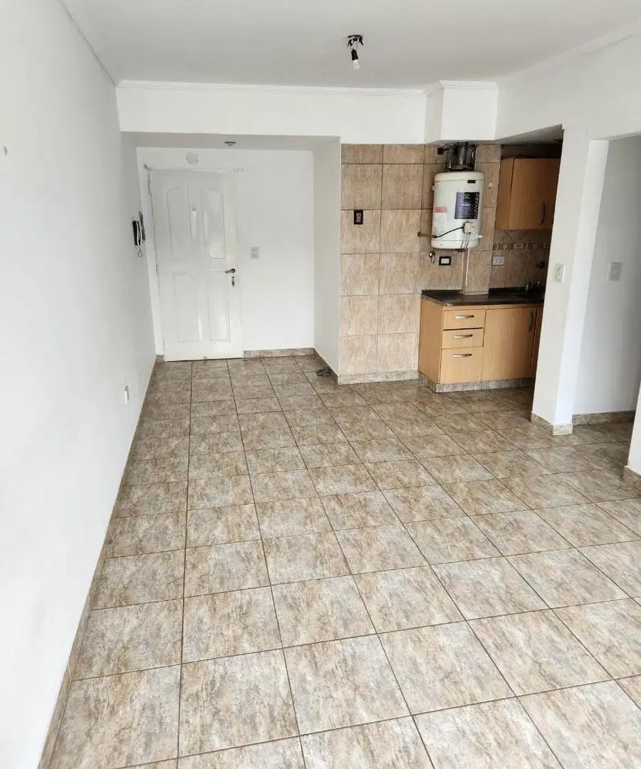 Departamento de 2 amb. amplios en San justo 3