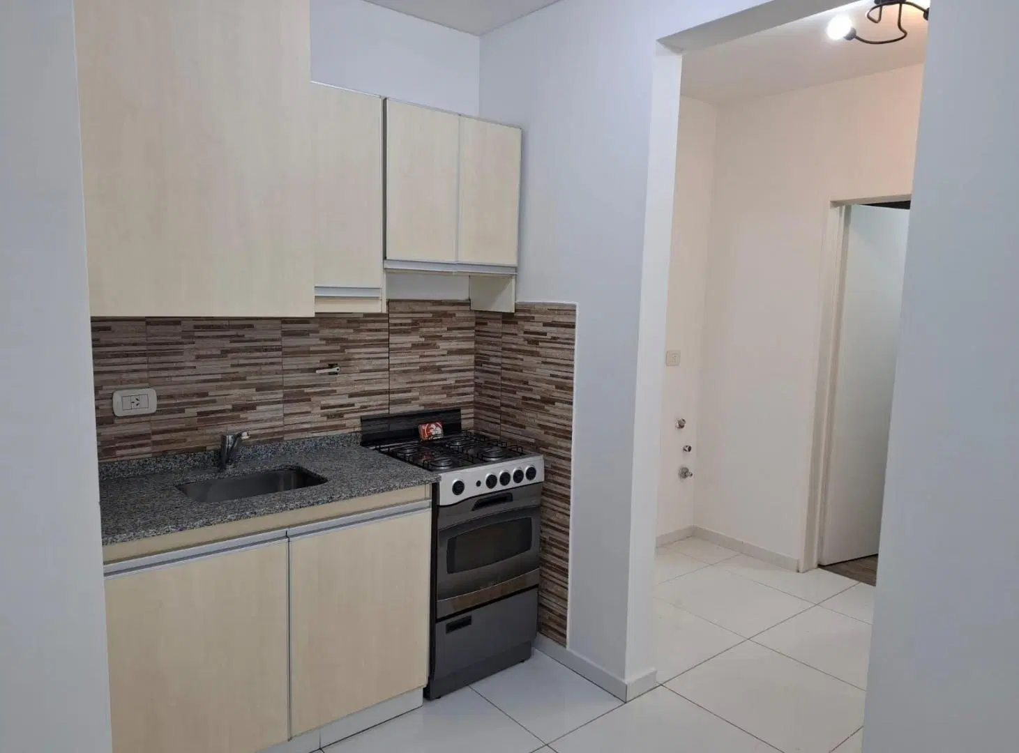 Departamento 2 amb. amplios con Balcon en Alquiler Villa Luzuriaga 2