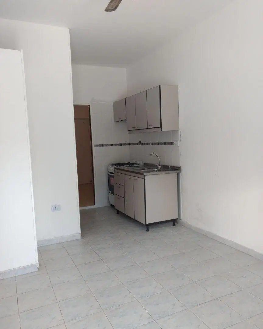 Departamento 2 amb. con patio en San Justo 5